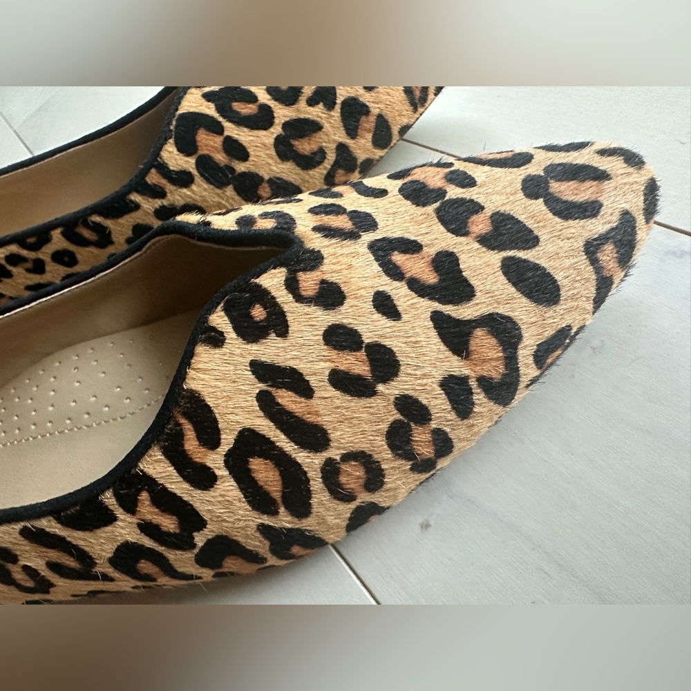 *SOLD* New Vaneli Animal Print Flats - Picture 3 of 10